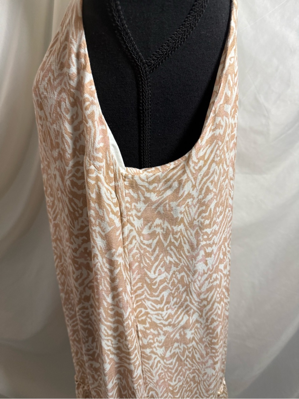 272) Tribal Beige & White Printed Sleeveless Button Front Dress - Picture 5 of 9